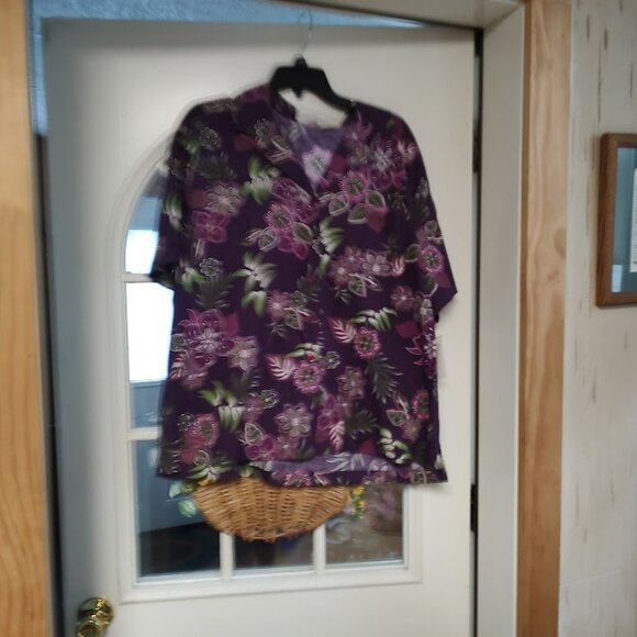 New Erika Dark Plum Flowered Short Sleeve Button Down Shirt Size Women's 2X - Picture 1 of 2